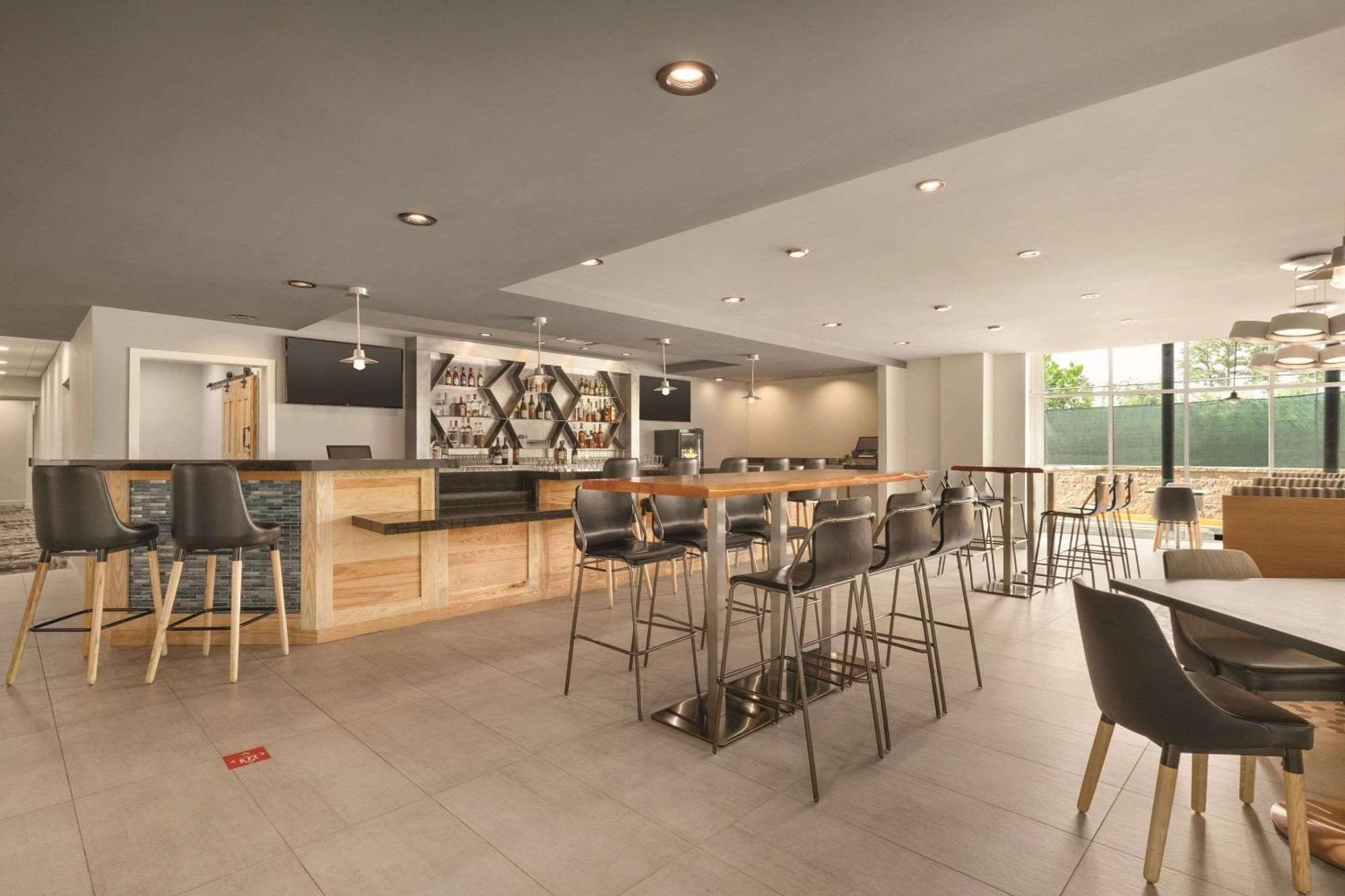Radisson Atlanta Airport 3*